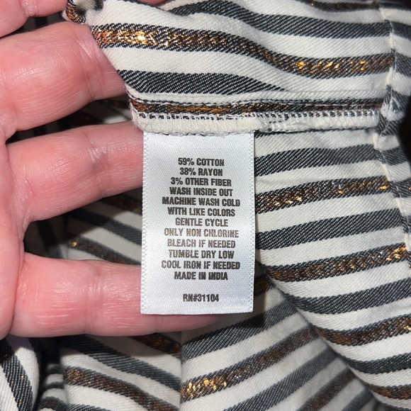 NWT Crown & Ivy 1X Black & white stripe with gold thread design woven in. - Picture 4 of 4